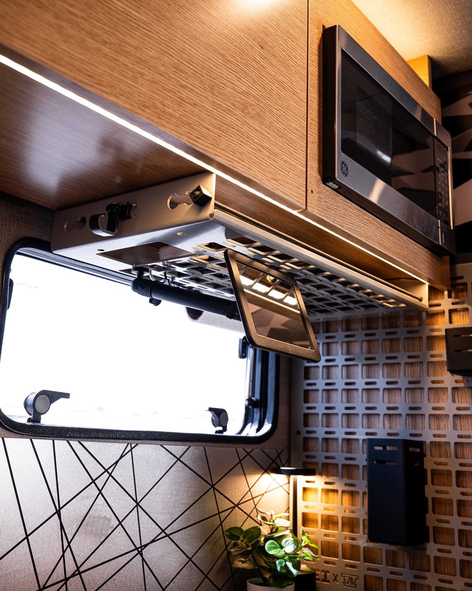Rossmonster Driver Undercabinet Shelf