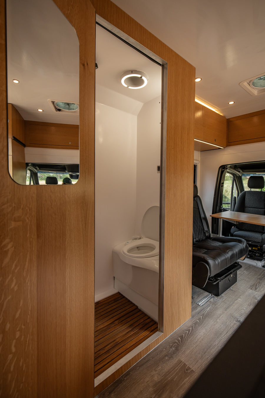 Full Wet Bath with Vanity