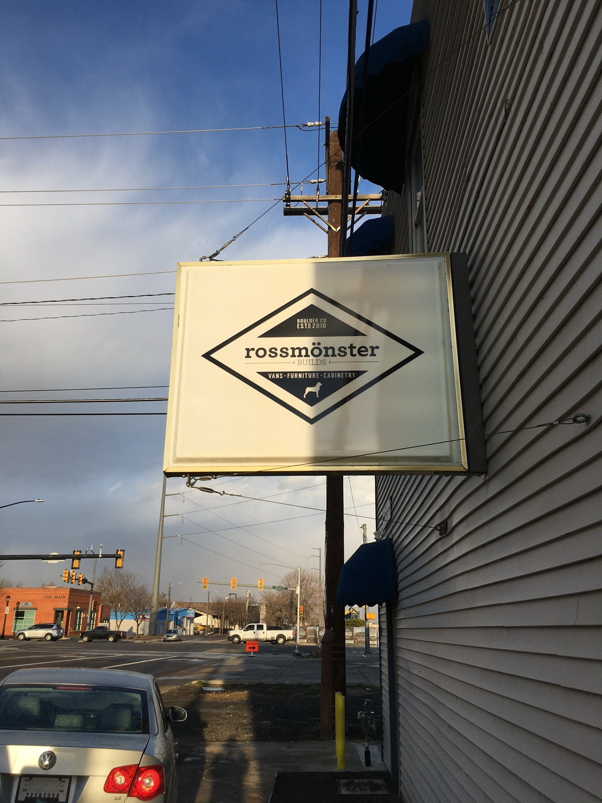 The rossmönster Builds sign outside 611